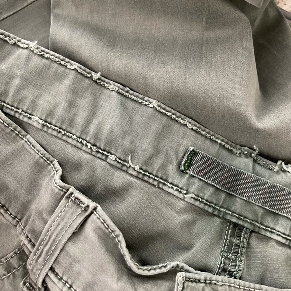 J Brand Skinny Legging Jean in Tumbled Willow - Picture 5 of 8